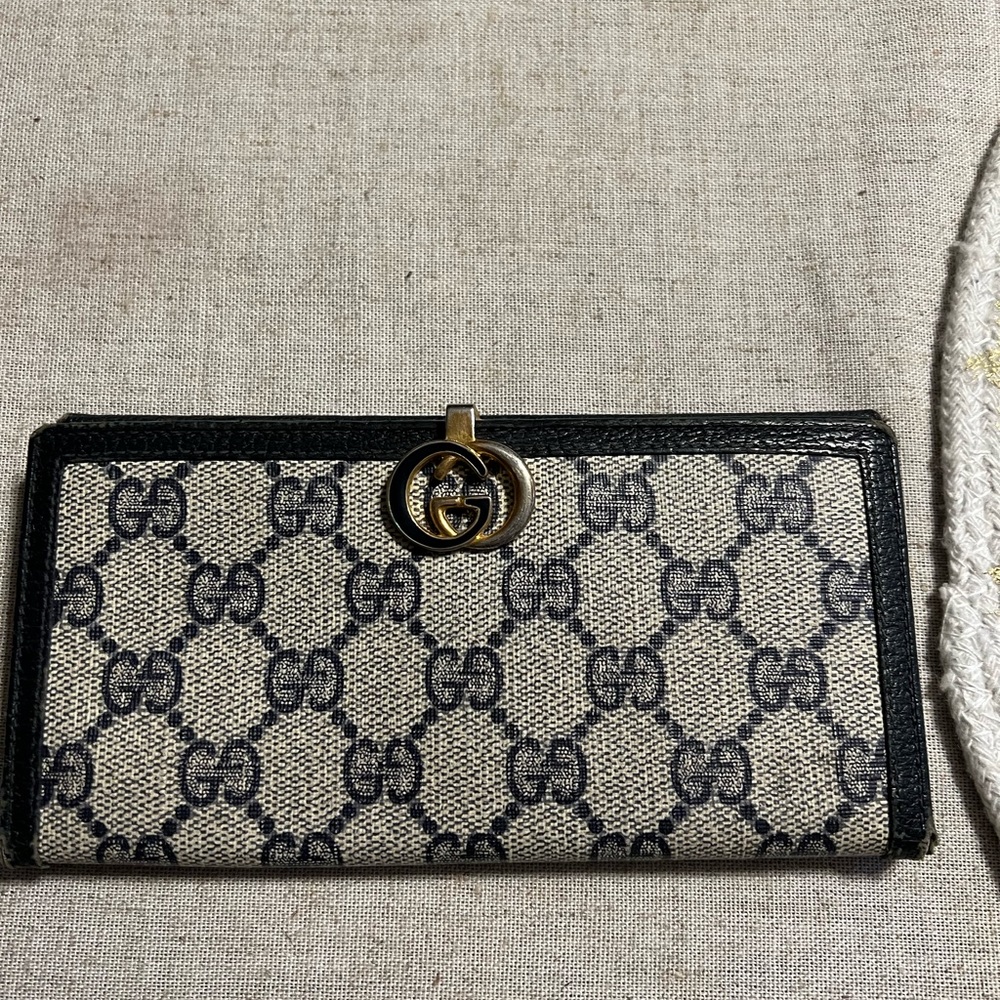 Used Gucci blue wallet